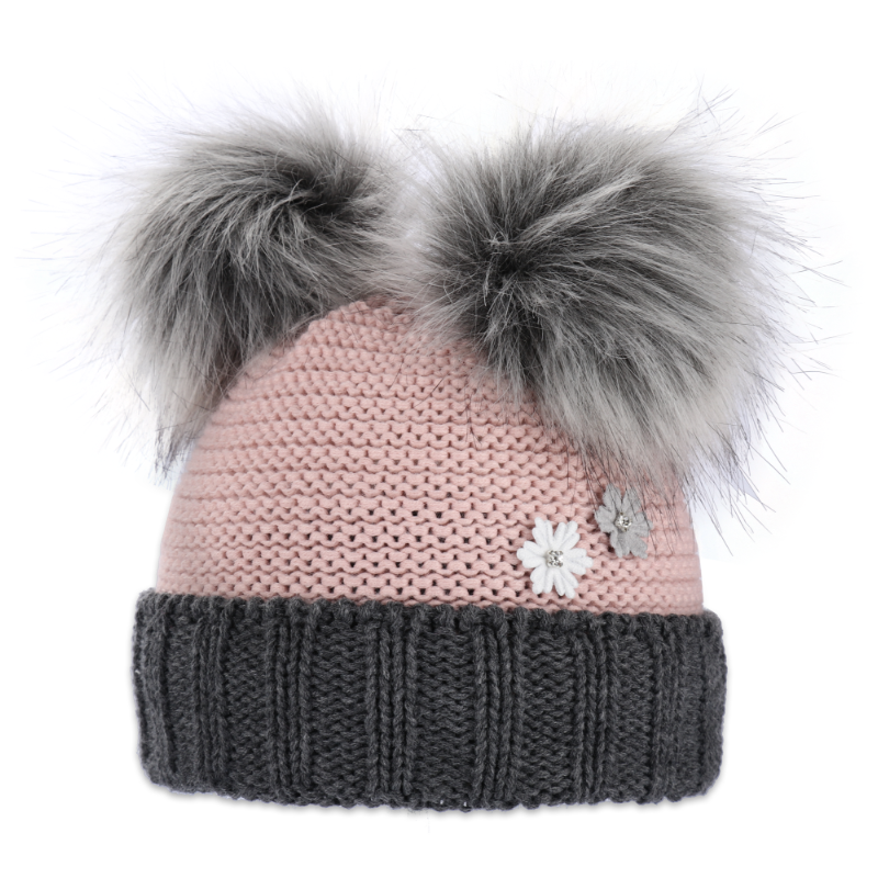 Čepice se dvěma bambulemi