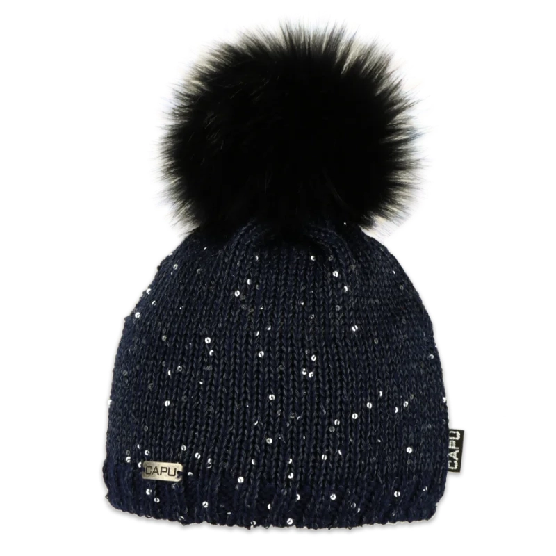 Dámská čepice s kožešinovou bambulí 