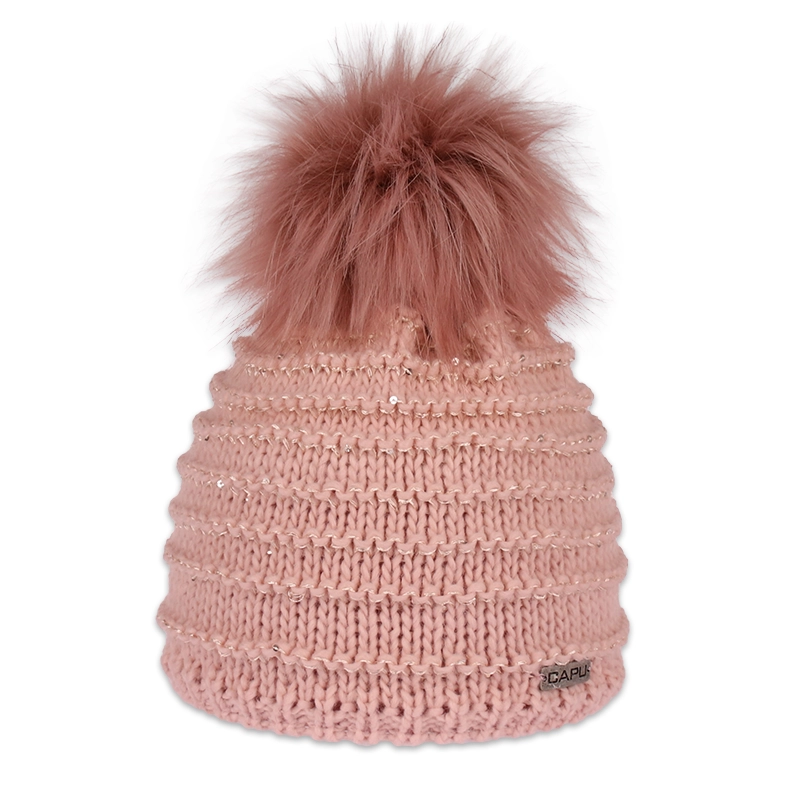 Dámská čepice s kožešinovou bambulí 
