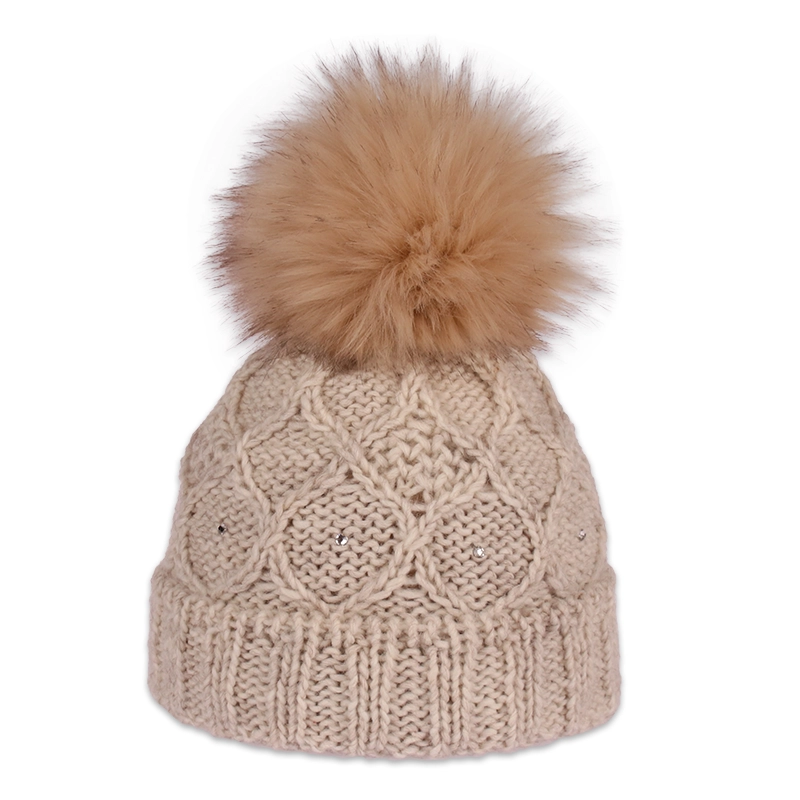 Dámská čepice s kožešinovou bambulí 