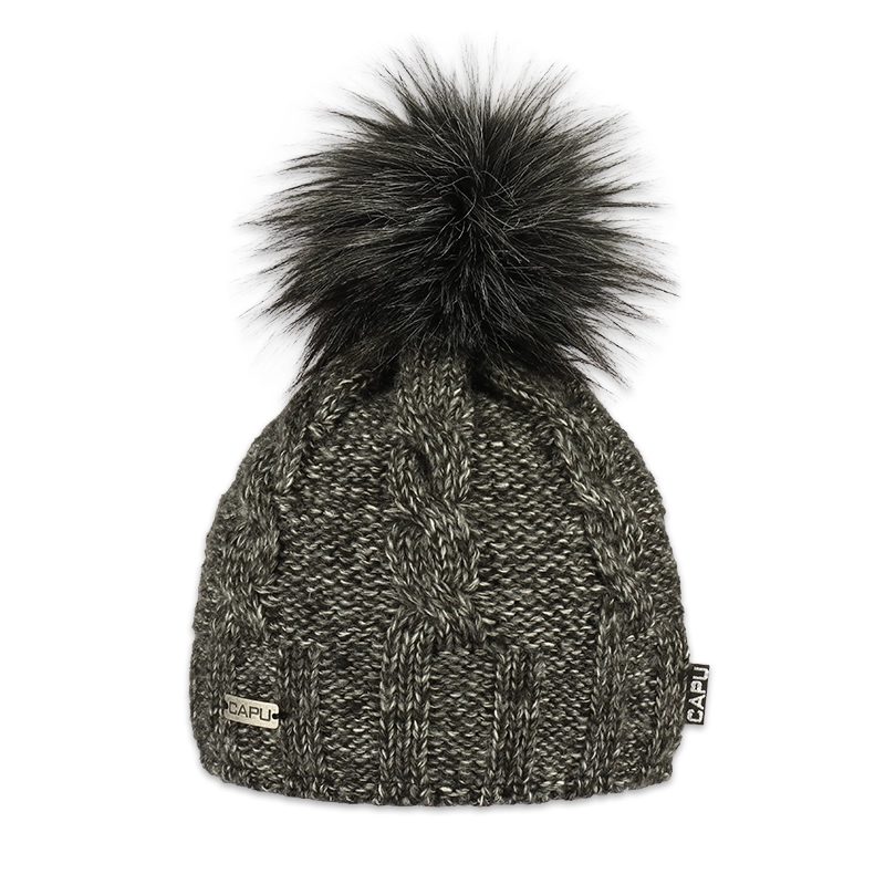 Dámská čepice s kožešinovou bambulí 