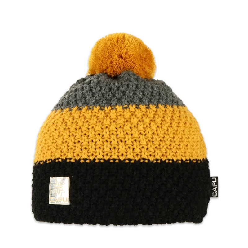 Dámská čepice s akrylovou bambulí 