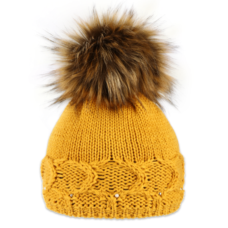 Dámská čepice s kožešinovou bambulí 