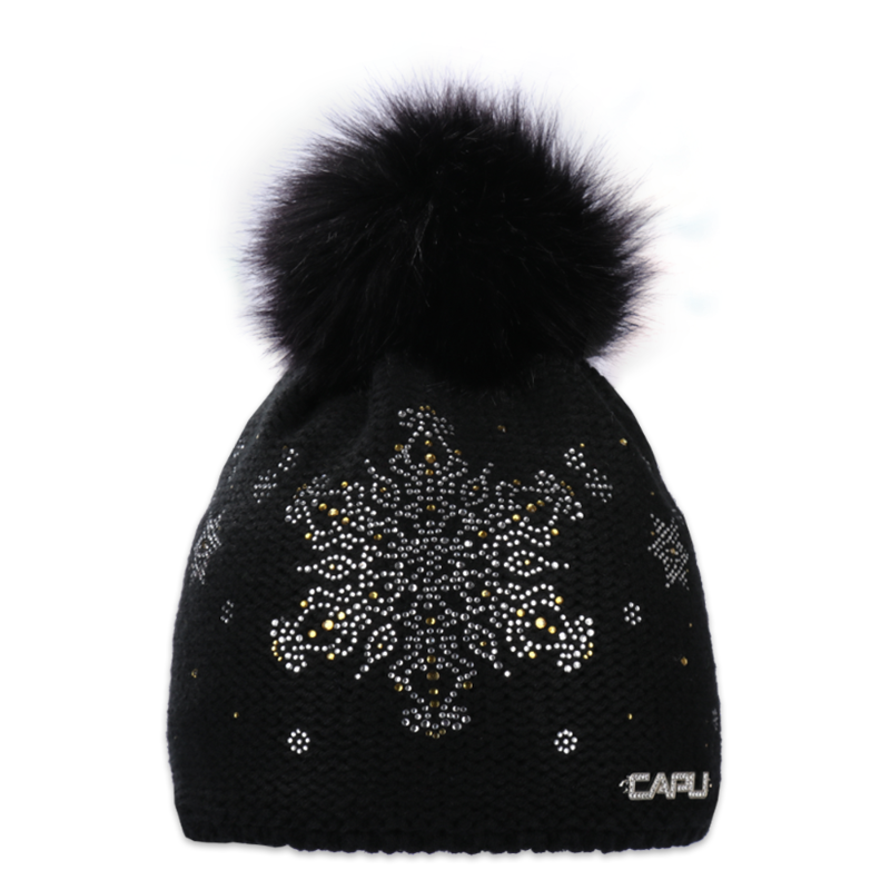 Dámská čepice s kožešinovou bambulí s vločkou z kamínků