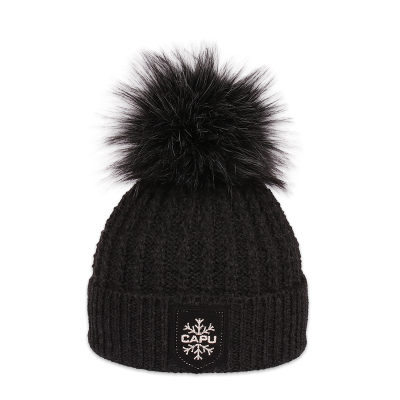 Dámská čepice s kožešinovou bambulí 