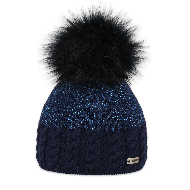 Dámská čepice s kožešinovou bambulí 