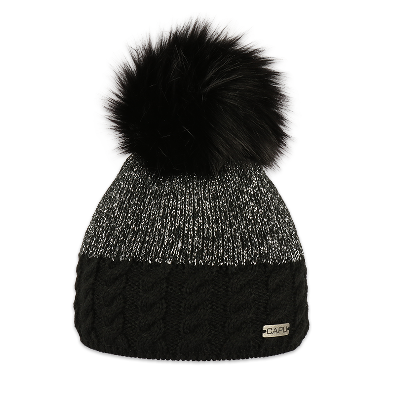 Dámská čepice s kožešinovou bambulí 