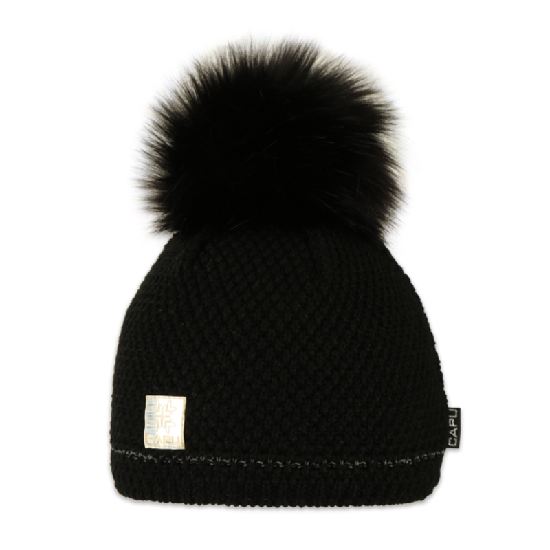 Dámská čepice s kožešinovou bambulí 