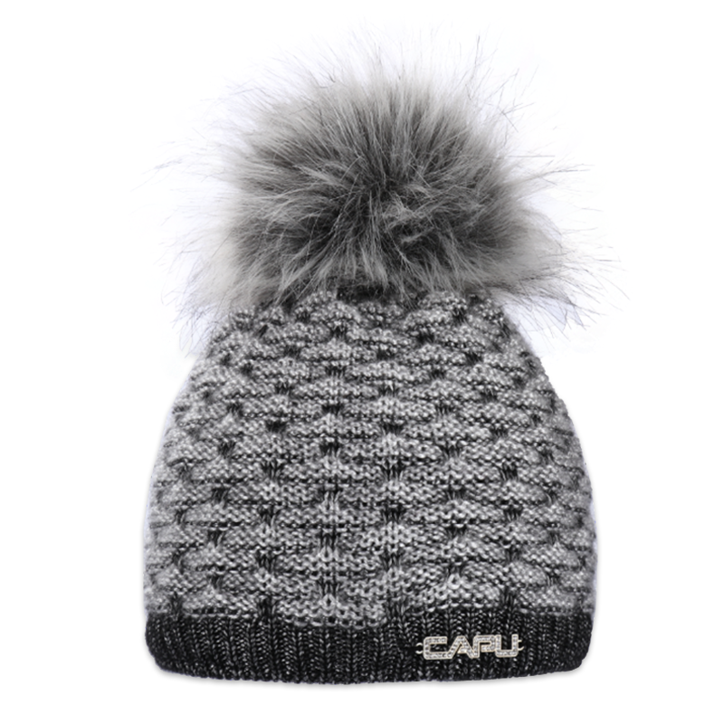 Dámská čepice s bambulí 