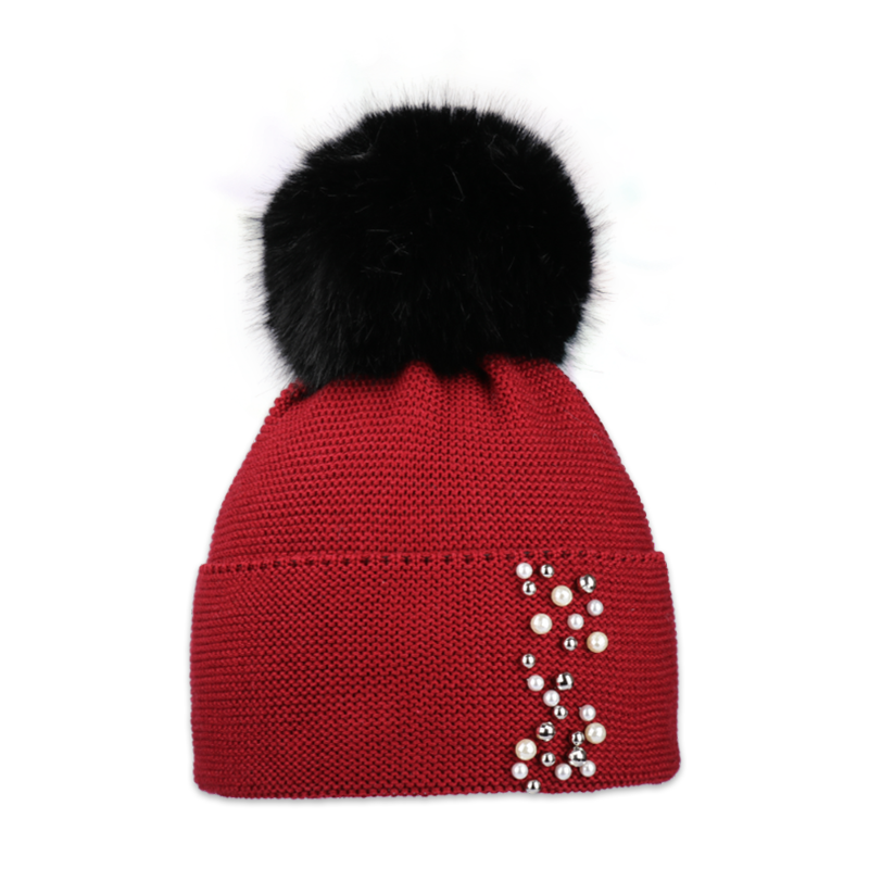 Dámská čepice s kožešinovou bambulí 