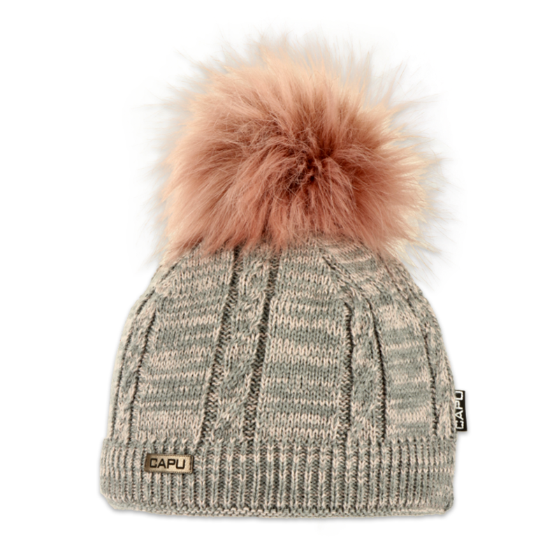 Dámská čepice s kožešinovou bambulí 