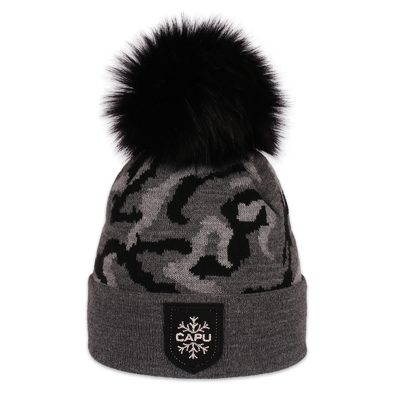 Dámská zimní čepice s kožešinovou bambulí 