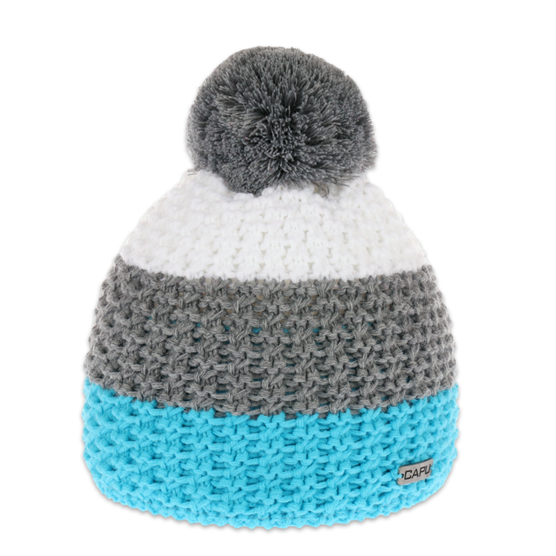 Dámská čepice s akrylovou bambulí 