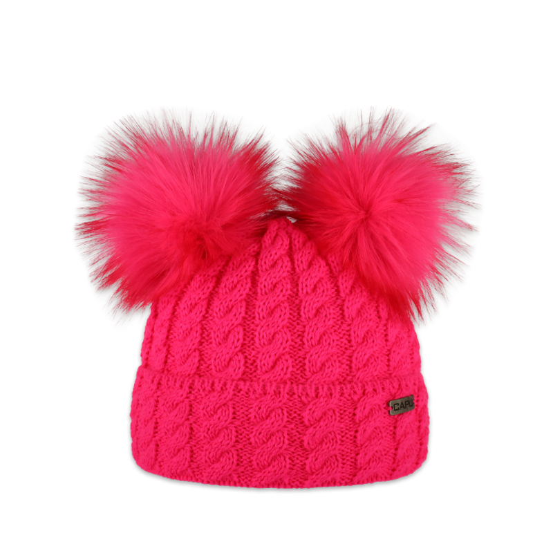 Dětská čepice se dvěma kožešinovými bambulemi