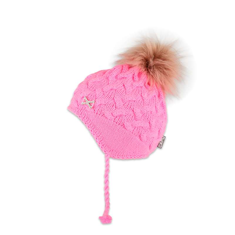 Dětská čepice s kožešinovou bambulí na uši