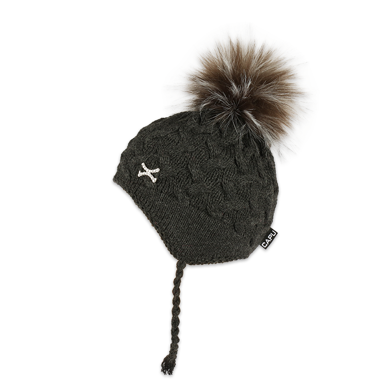 Dětská čepice s kožešinovou bambulí na uši