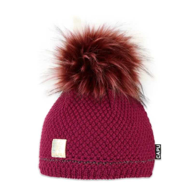 Dětská čepice s kožešinovou bambulí