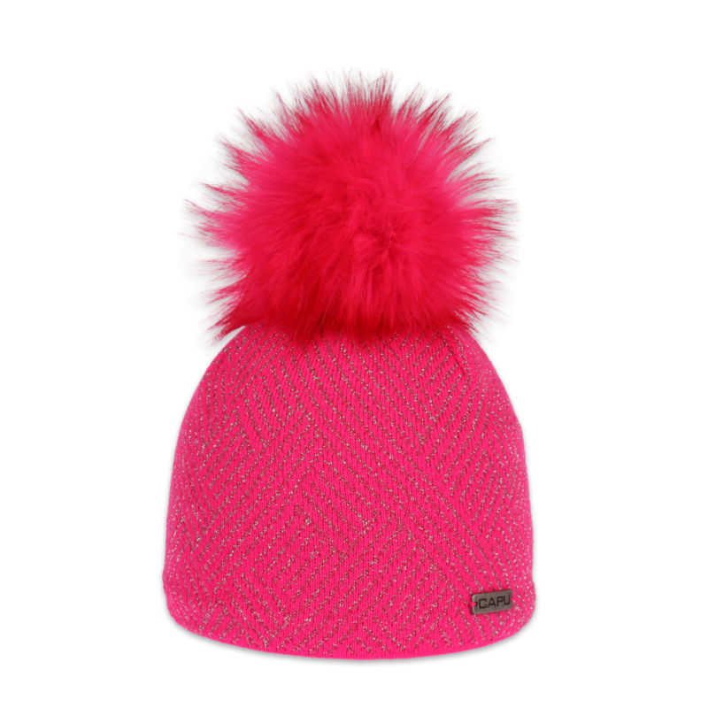 Dětská čepice s kožešinovou bambulí
