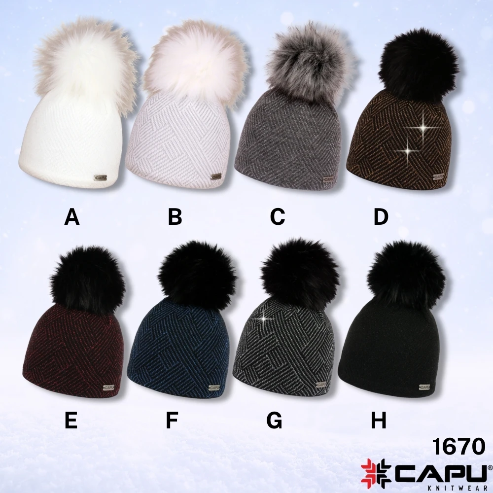 Dámská čepice s kožešinovou bambulí 