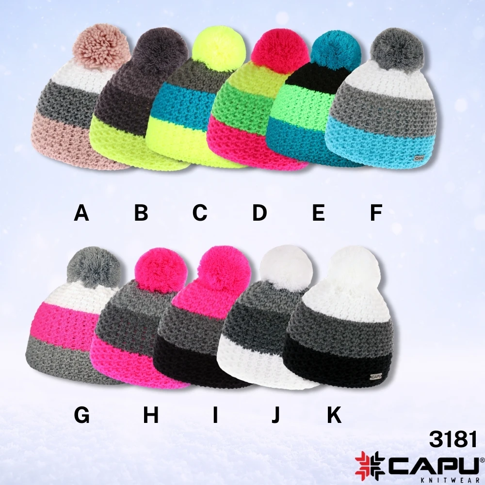 Dámská čepice s akrylovou bambulí 