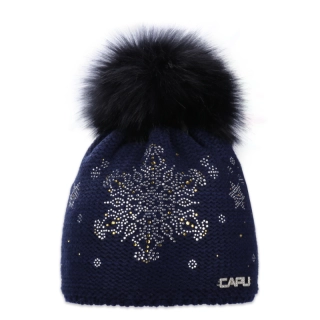 Dámská zimní pletená čepice s kožešinovou bambulí – zateplená flízem, s kamínky, vločka