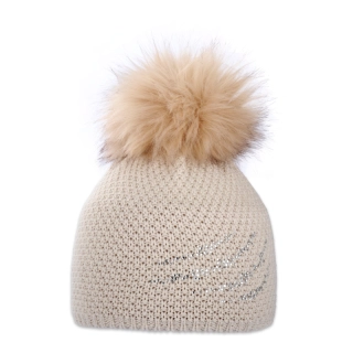 Dámská čepice s kožešinovou bambulí 
