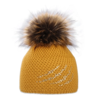 Dámská čepice s kožešinovou bambulí 