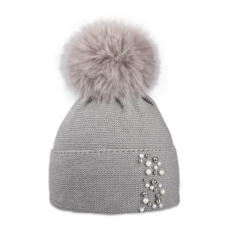 Dámská čepice s kožešinovou bambulí 