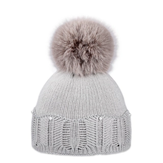 Dámská čepice s kožešinovou bambulí 