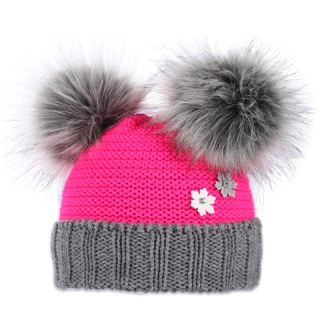 Dětská čepice se dvěma bambulemi