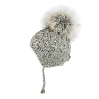 Dětská čepice s kožešinovou bambulí na uši