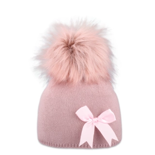 Dětská čepice s kožešinovou bambulí a mašlí